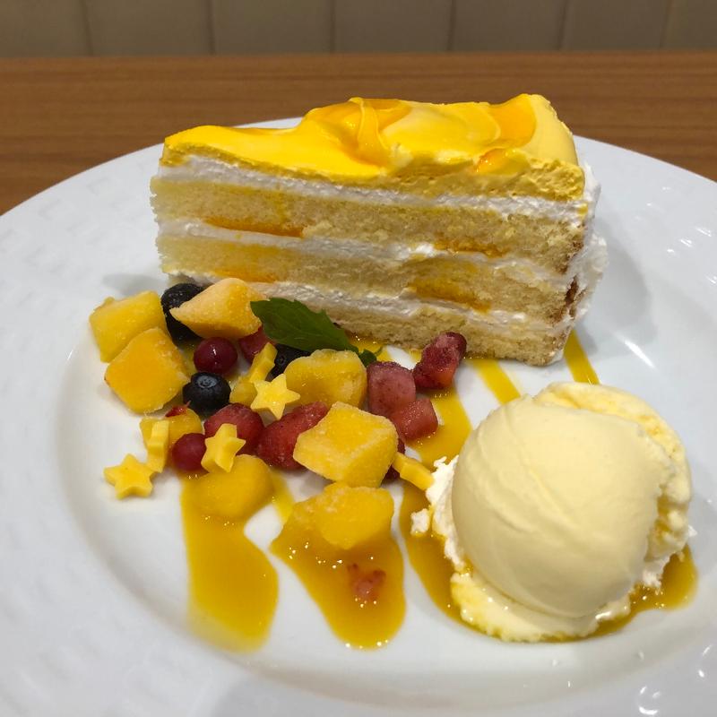 きらめく星の★マンゴーケーキ(ココス 扇店)