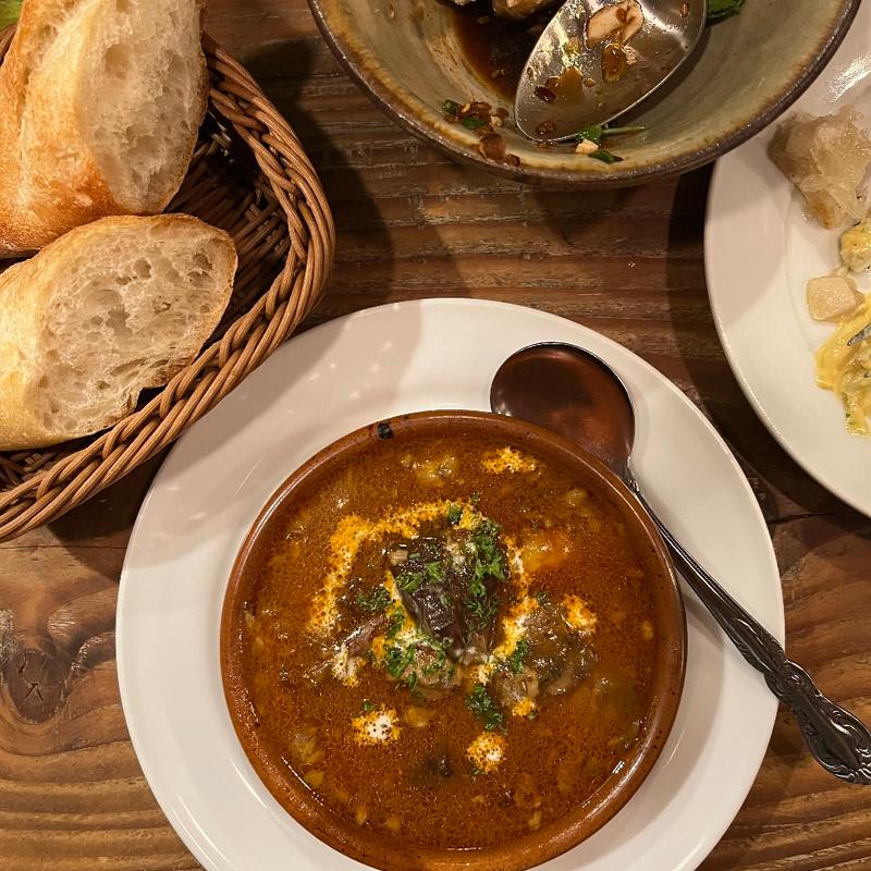 牛すじ肉の赤ワイン煮込み(にこみや 三浦)