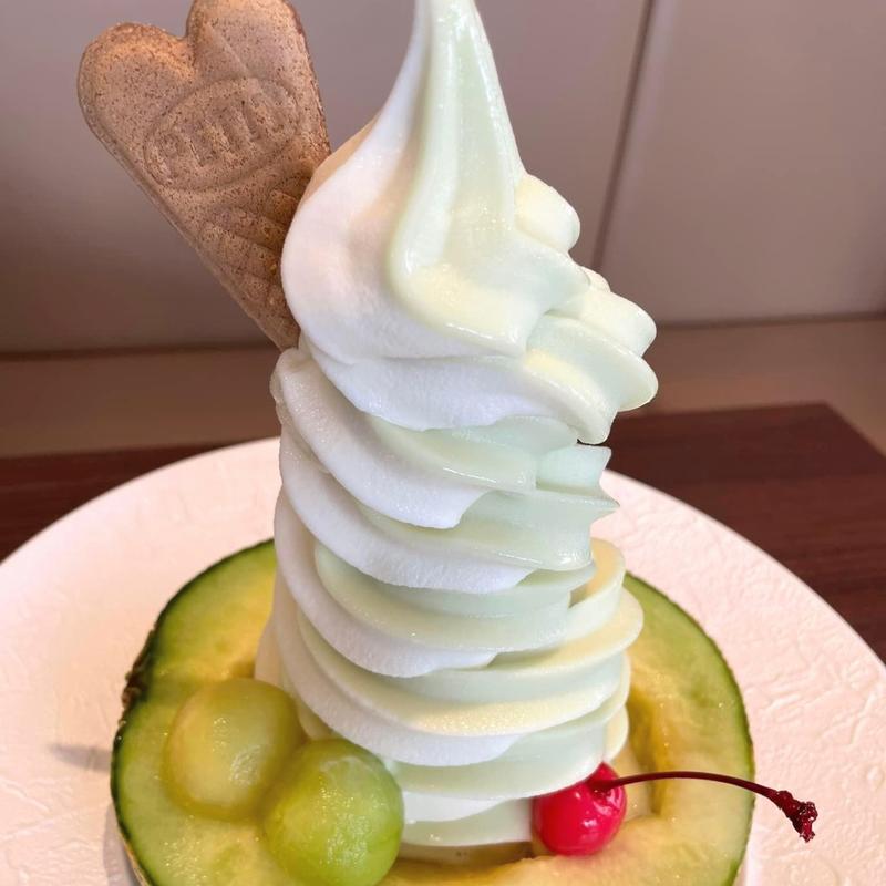 スペシャルパフェ(パティスリー・ル・フカサク（LE・FUKASAKU）)