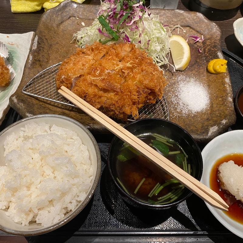 ロースカツ定食（特上）(とん鈴)