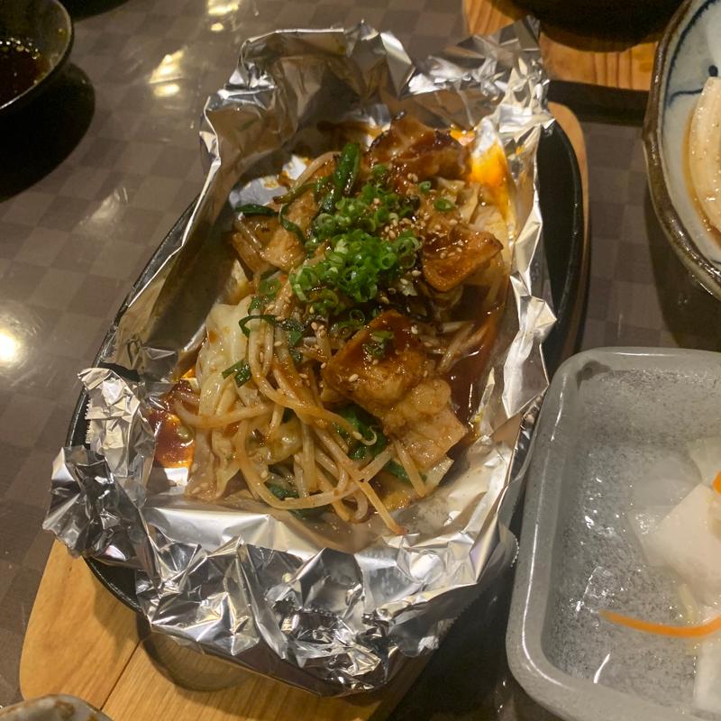 ぷりぷりホルモン炒め(三宮もんもん)