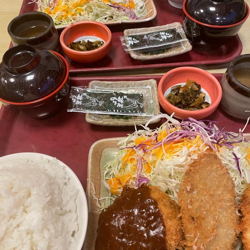 ミンチカツ定食(サービス)+中盛り(+80円)(どんじゅう )