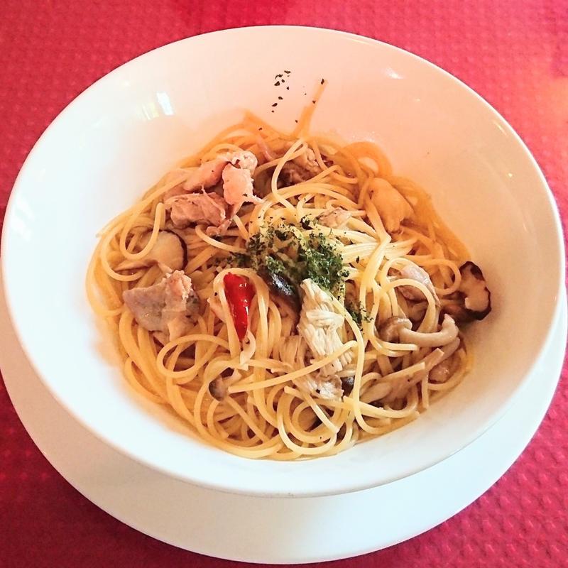 ローストチキンと色々きのこの塩味(レストラン＆パティスリー 木かげ茶屋)