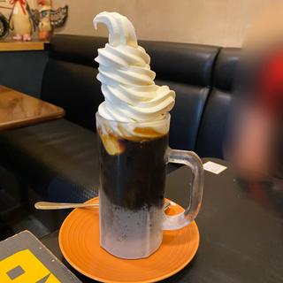 コーヒーフロート　ソフトクリーム乗せ(BUCYO COFFEE)