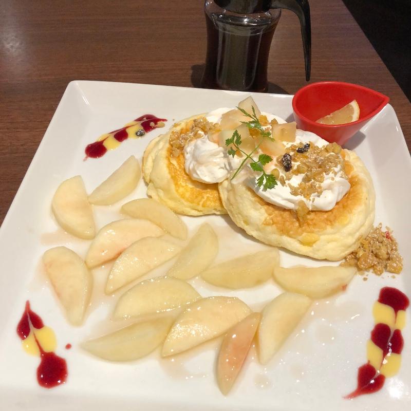 フレッシュピーチのサマーパンケーキ(むさしの森珈琲 川口元郷店)