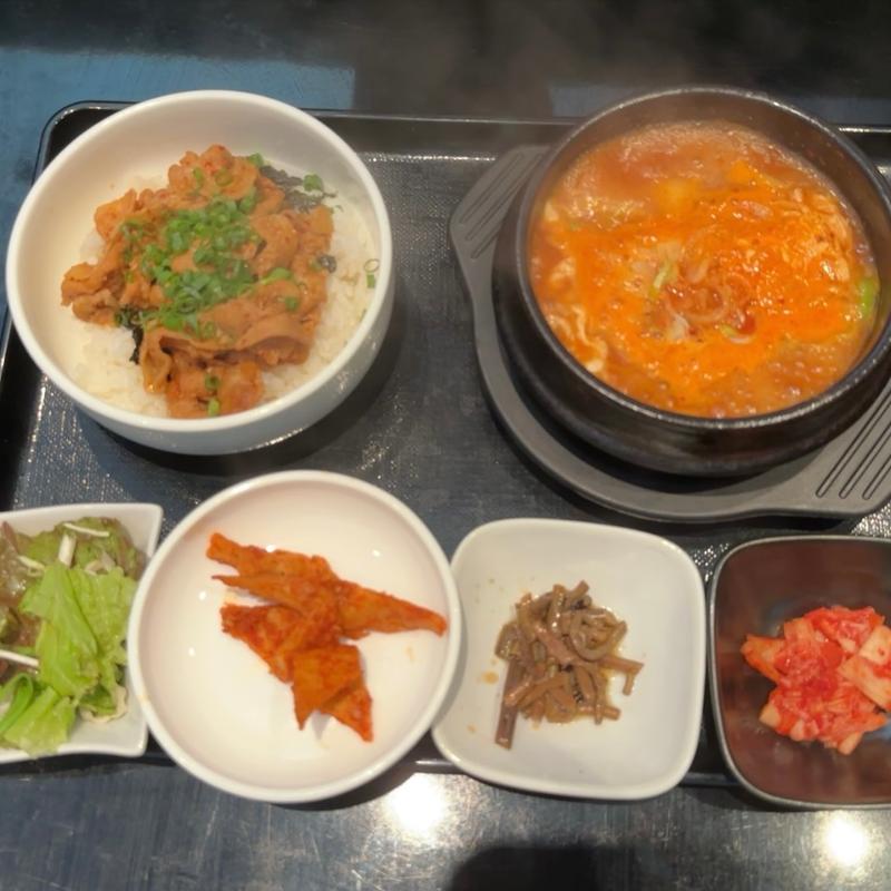 スンドゥブチゲとミニデジ焼肉丼セット(長寿韓酒房 海浜幕張店)