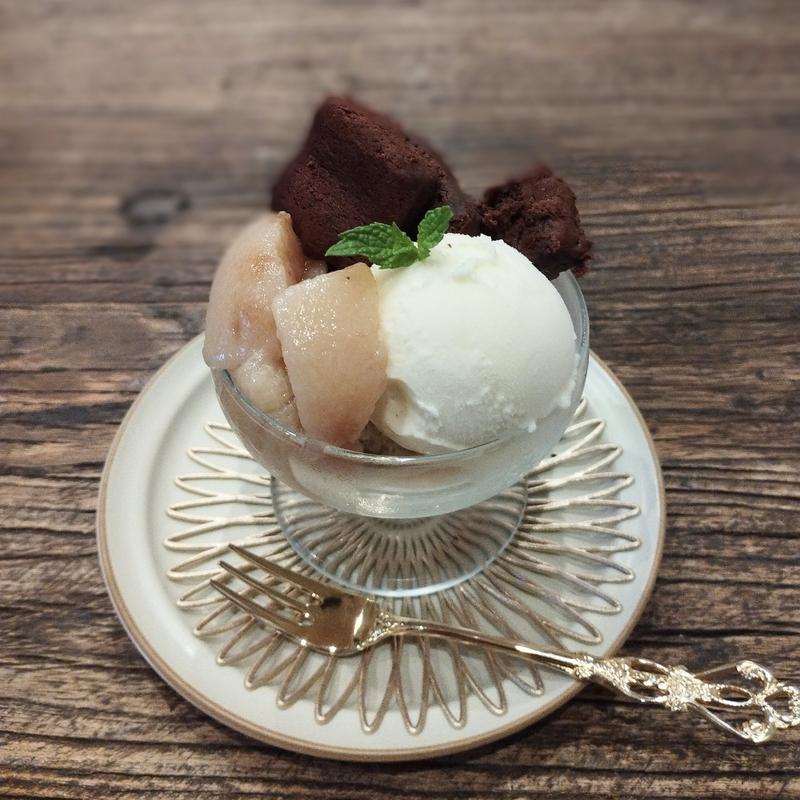 桃とチョコのパフェ(ゆめだま紅茶)