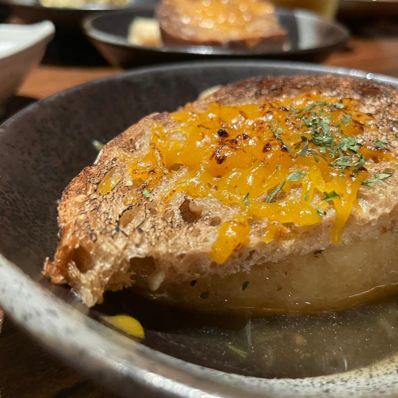 餅巾着(オニオングラタン風)(焼き鳥とワイン＋ビストロおでん 3B)