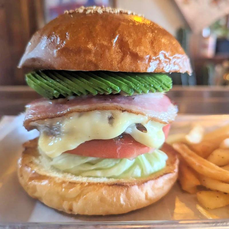 アボガドベーコンチーズバーガー(FRANK Ride and Eat)