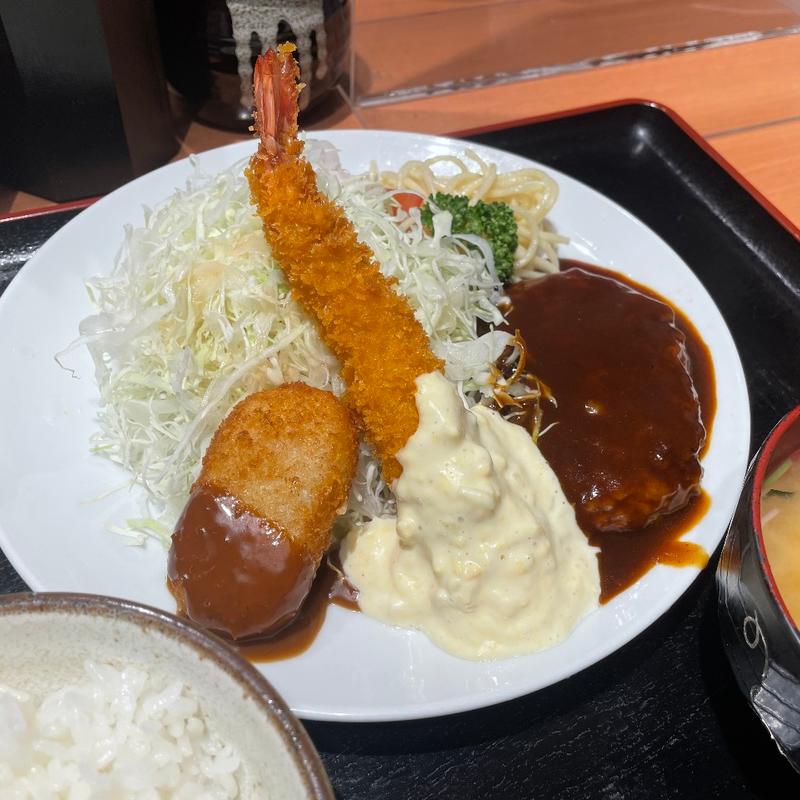 煮込みハンバーグと海老フライ(海鮮和食居酒屋 甚八はなれ（今橋店）)