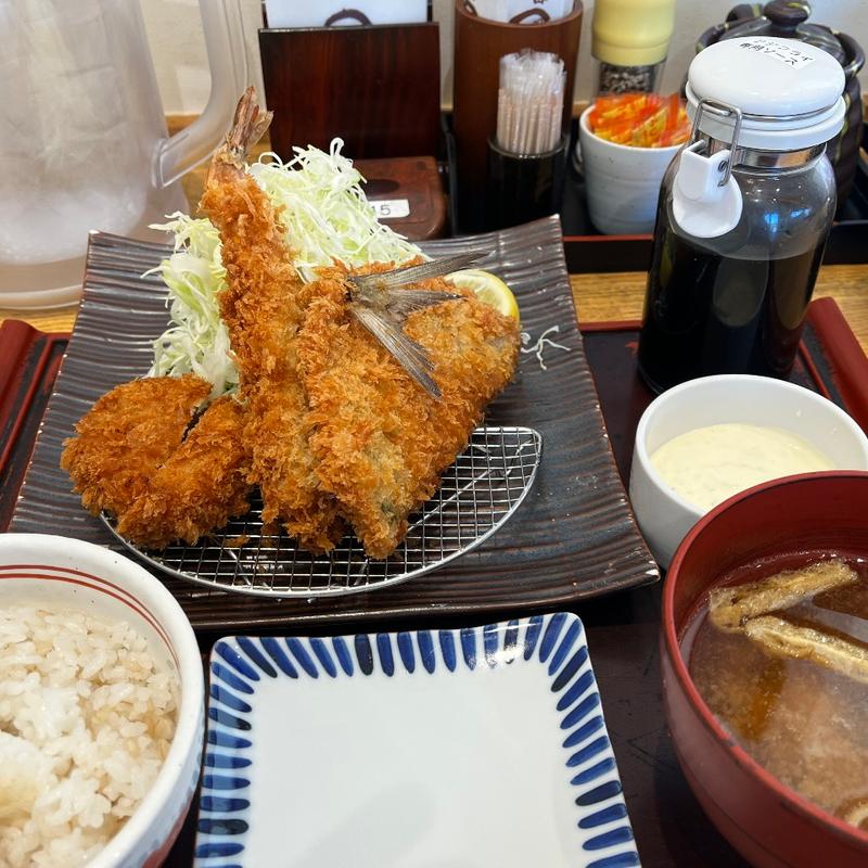 ヒレと海老と大判アジフライ定食(まる兵衛 泉店 )