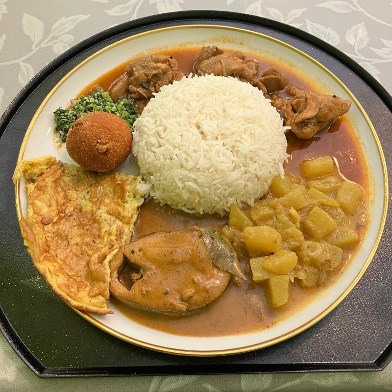 三種類カレースペシャル(Mr. Thuna Paha)