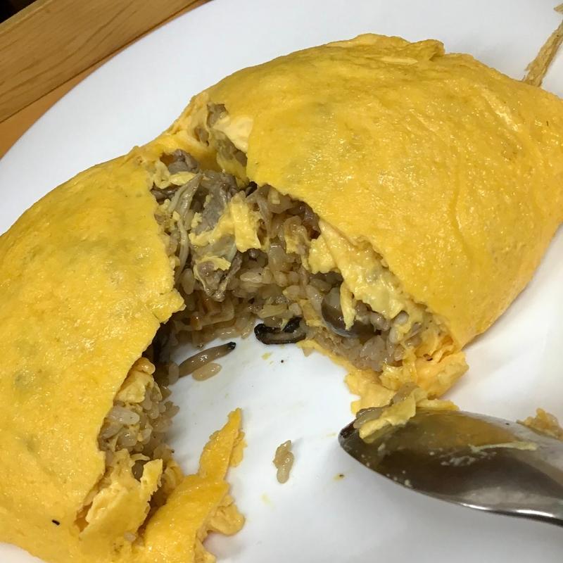 キノコとビーフとガーリックのオムライス(桃谷のおむらいす屋)