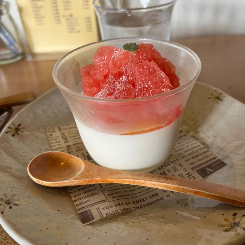 夏の豆乳プリン(カフェ エストラーダ)