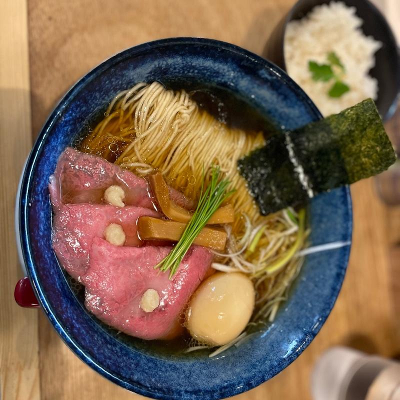 和牛をのせた中華そば　ラデッシュを添えて(麺や笑華)