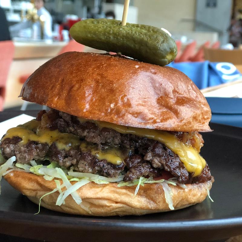 Smash Double Burger(アメリカンバーアンドグリル （American Bar & Grill）)