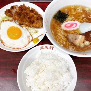 とんかつ定食+ラーメン　セット(萬来軒)