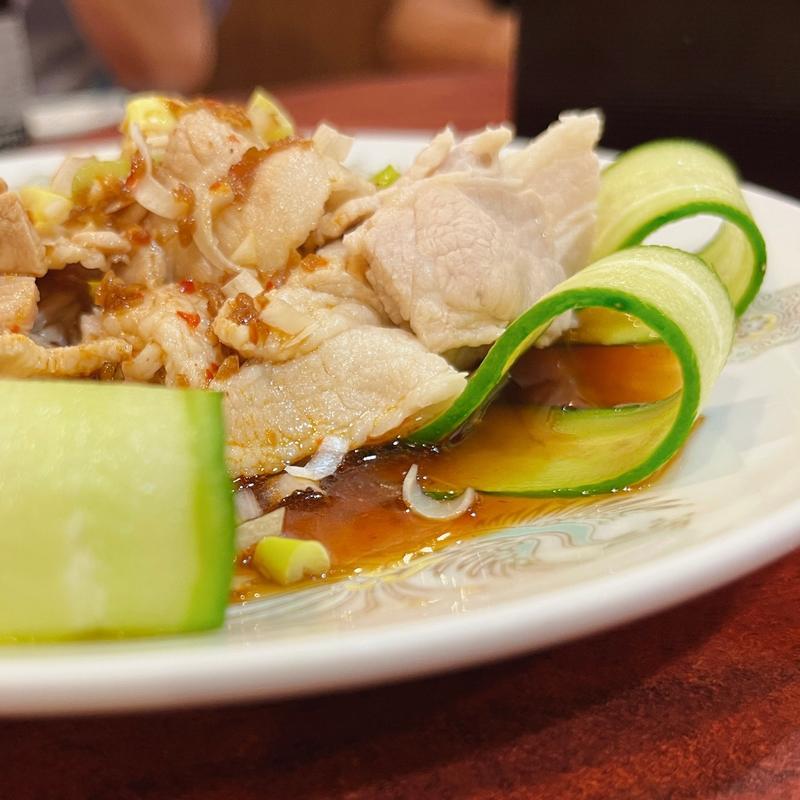 冷やし豚肉のニンニクソースかけ(中国料理 安泰楼 新館)