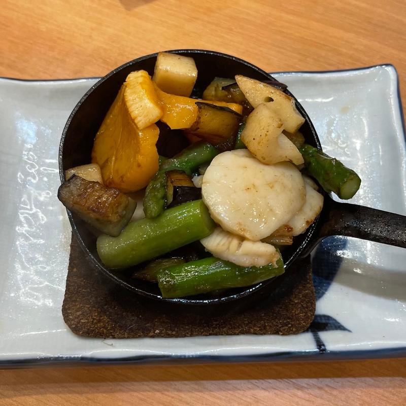 アスパラとホタテのバター醤油焼き(酒のあて鮨謹賀福島店)