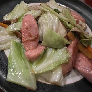 キャベツと魚肉ソーセージのコンビーフ炒め(洒落亭)