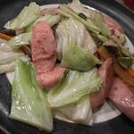 キャベツと魚肉ソーセージのコンビーフ炒め(洒落亭)