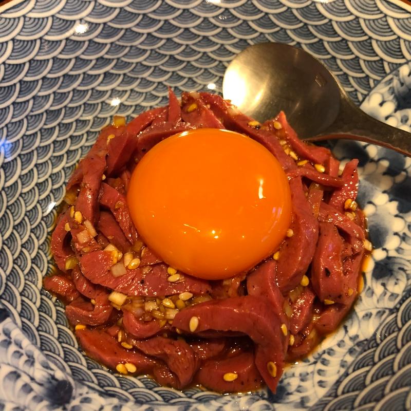 極上月見ハツユッケ(炭火焼肉ホルモンうしごろ中目黒店)