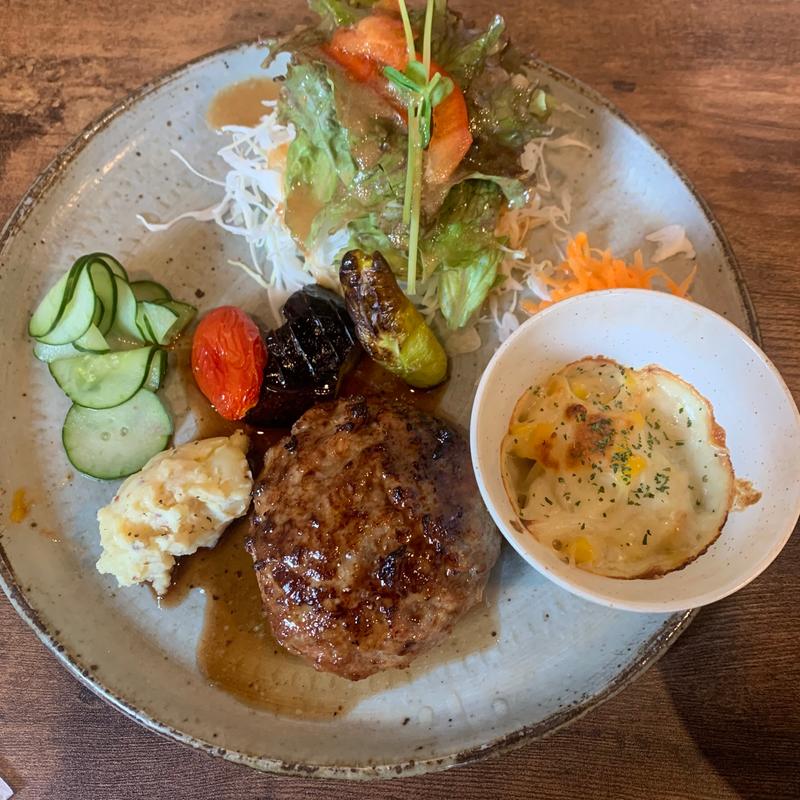 県産ハンバーグと彩りサラダといろいろプレート(Cafe green brown)