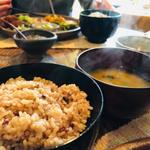 雑穀米ご飯と味噌汁_作楽定食