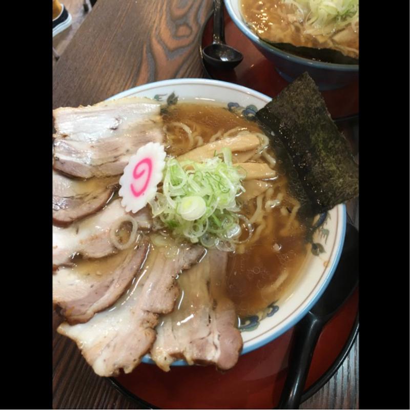 しょうゆ半チャーシュー麺(寅真らーめん （とらしんらーめん）)