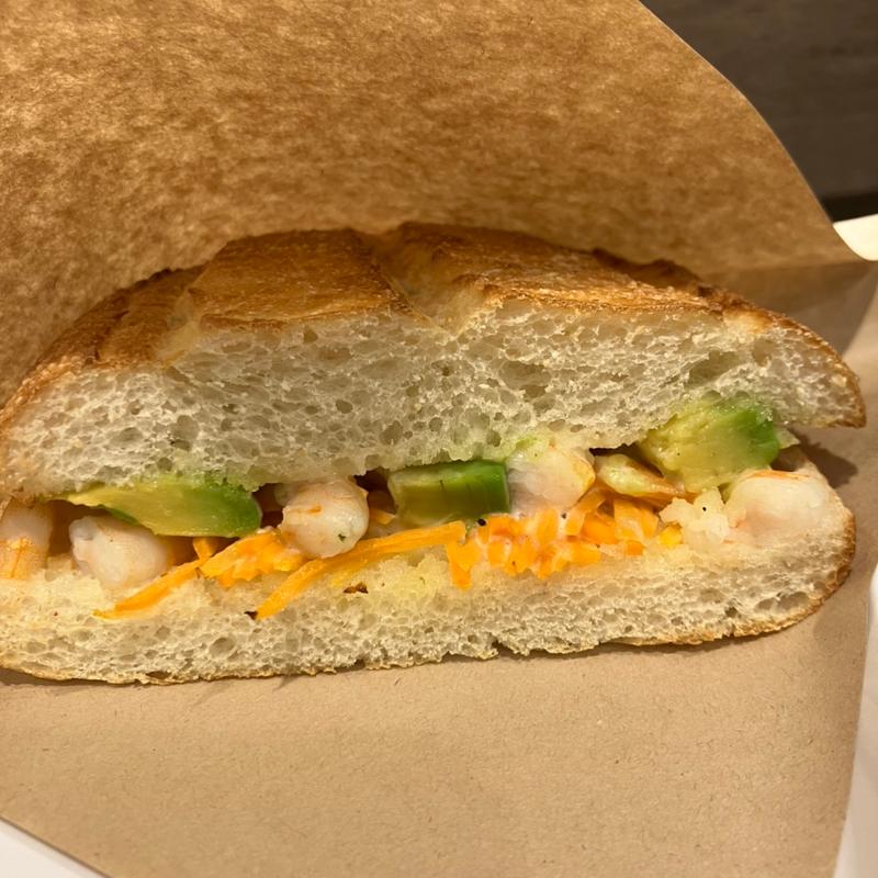 トリュフ香るエビアボカドホットサンド(サンマルクカフェ 札幌ル・トロワ店)