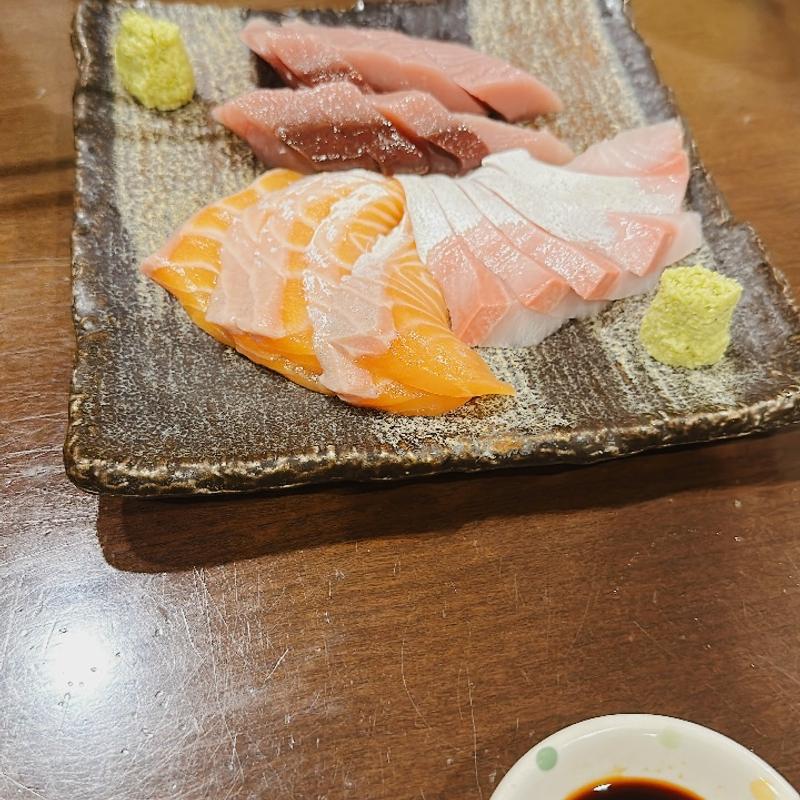 刺身盛り合わせ(川田流　新大阪)