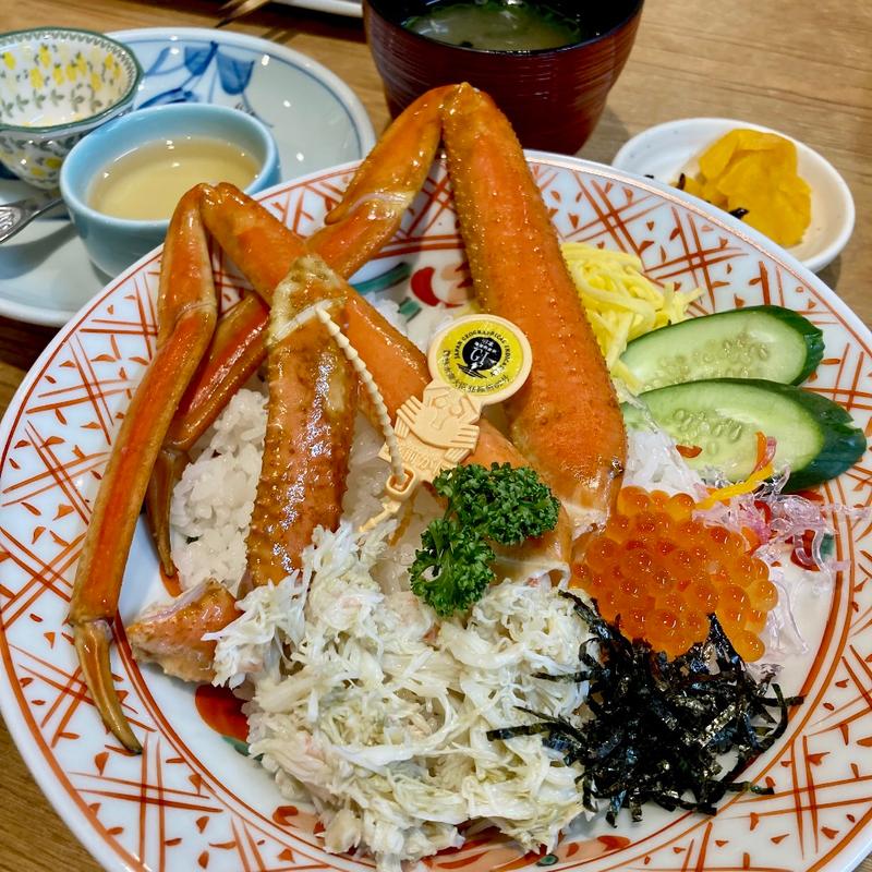 朝茹で越前がに丼　かにみそ玉子付き(やまに水産 （やまにすいさん）)