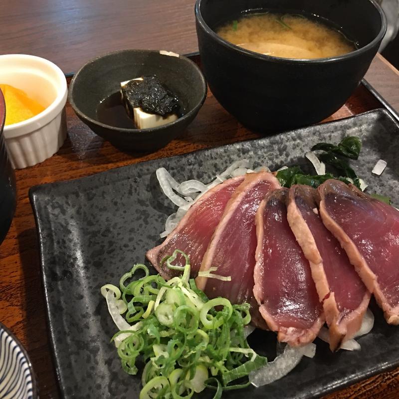 かつおたたき定食(スシ海鮮酒場おか長阪急三番街店)
