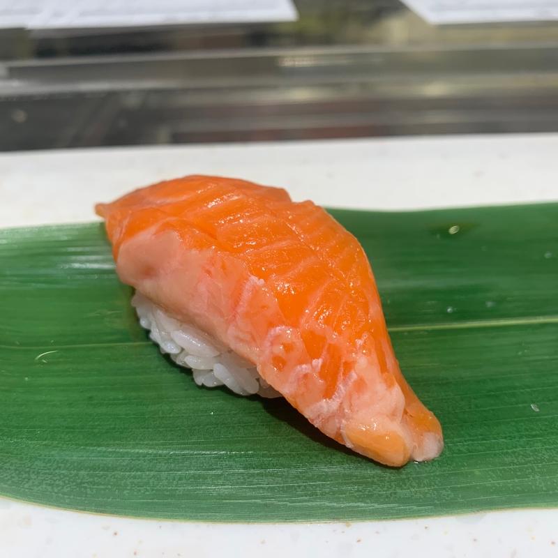 サーモン(立食い寿司 根室花まる FOOD＆TIME ISETAN YOKOHAMA店)