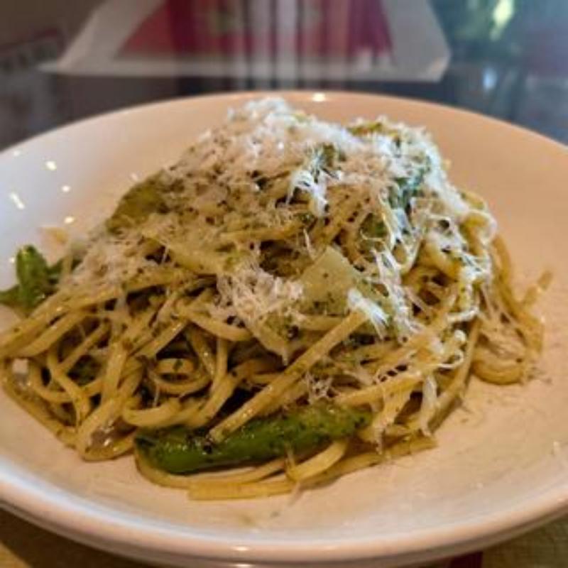 ペスト バジリコのリングイネ(イタリアワイン食堂 ラ・フラスカ)