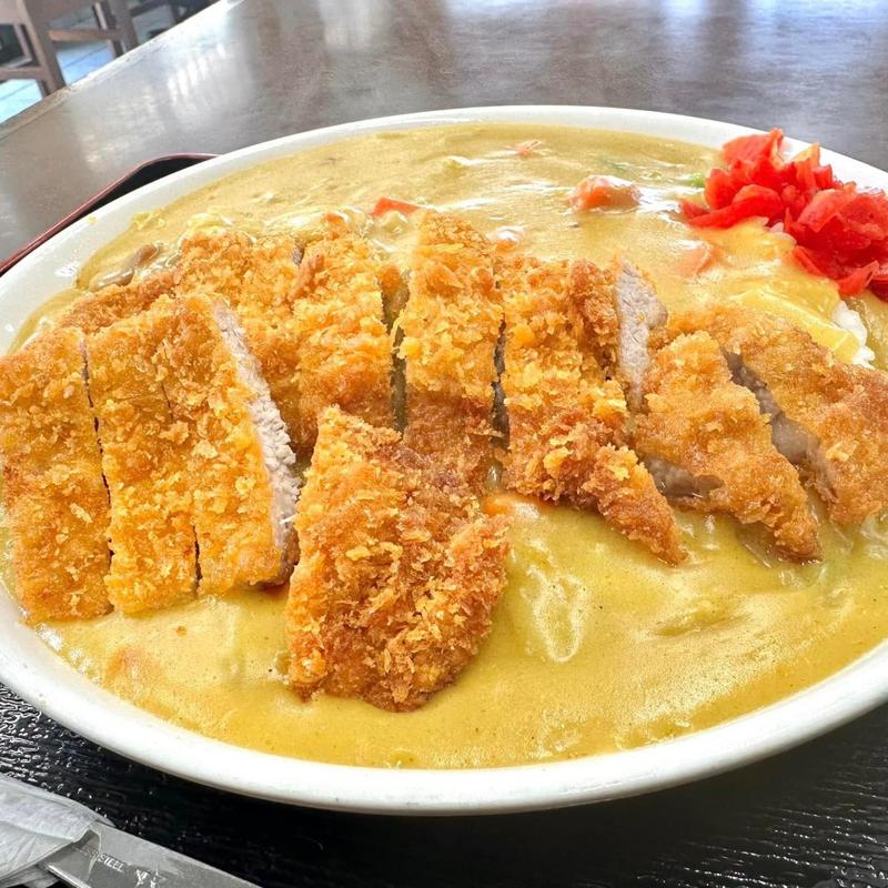 黄色いカツカレー(みどり屋食堂 （ミドリヤショクドウ）)