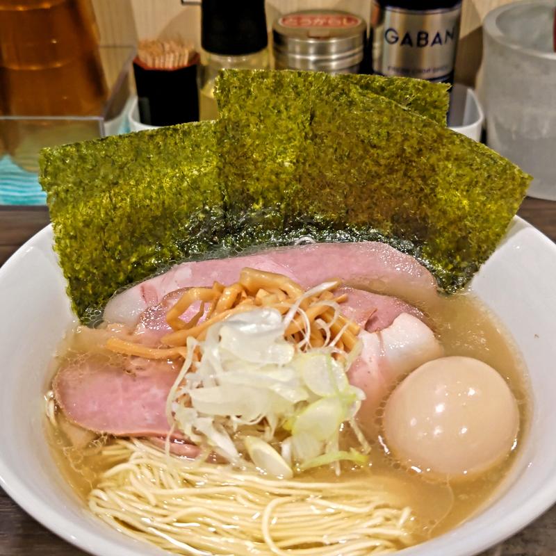 特製淡麗塩豚骨ラーメン(ラーメン 邪道と外道)