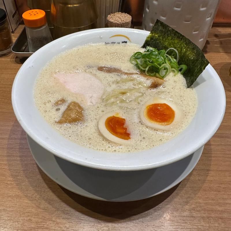 鶏白湯魚介濃縮ラーメン半玉増し(麺・ヒキュウ)