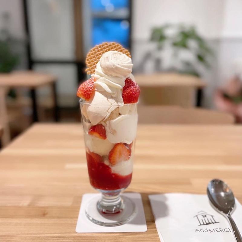 いちごパフェ(AndMERCI CAFE)
