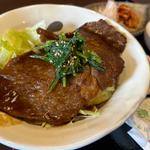上ロースステーキ丼(焼肉ハウス 希夢知)