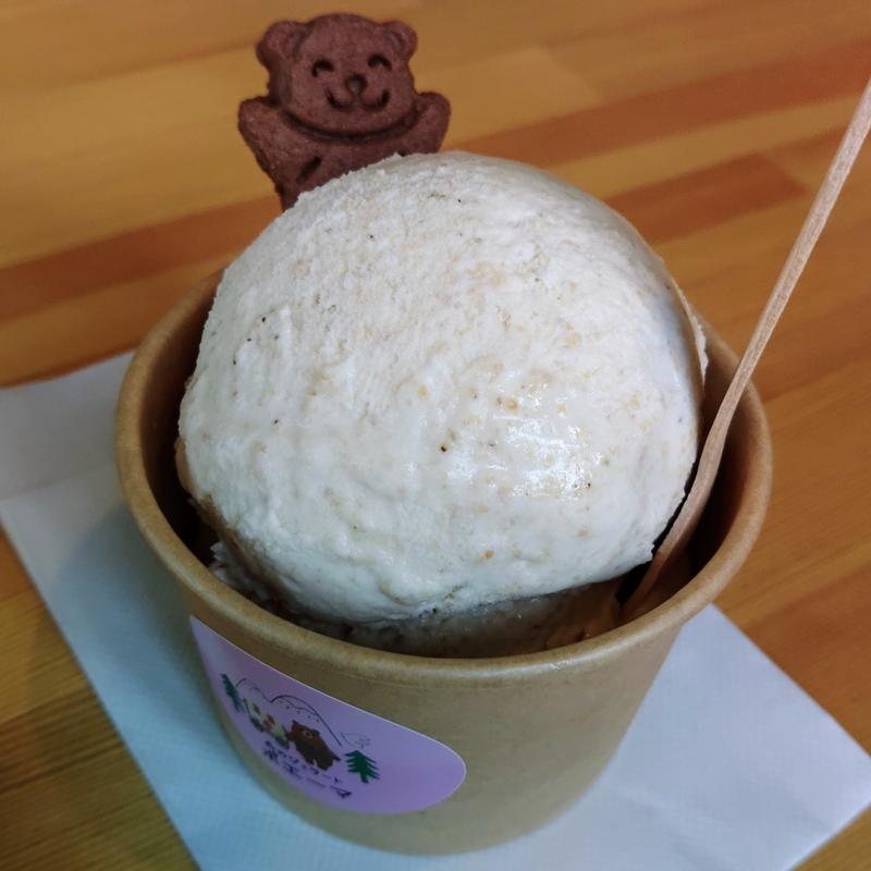 ダブル (白ゴマ･ラムレーズン)(森のジェラート ポエーマ)