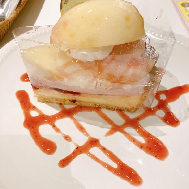 白桃のベイクドチーズタルト(ラ・メゾン アンソレイユターブル ルミネ横浜店)