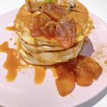 焼きりんごと自家製キャラメルのパンケーキ(4枚)(belle-ville pancake cafe 横浜ワールドポーターズ店)