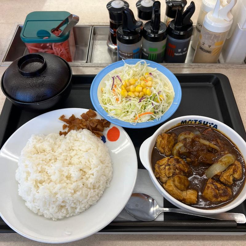 ごろごろ煮込チキンカレー　生野菜(松屋 足立保塚店 )