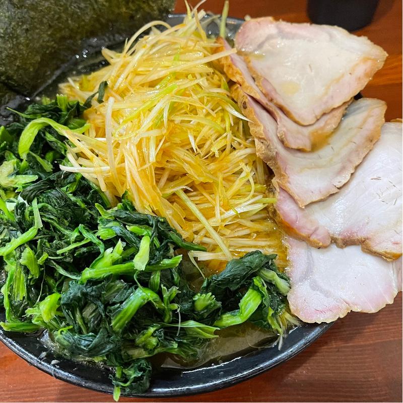 ネギチャーシュー麺大盛り　ほうれん草増し(横浜家系らーめん 天王家 寒川総本店)