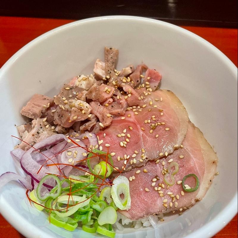 レアチャーシュー丼(鶏そば から揚げ 専門店 らーめんえびす 総本家)