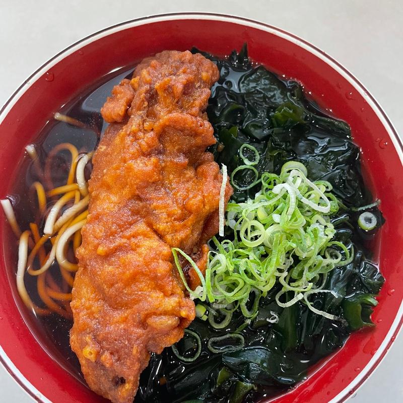 わかめそば　大盛　唐揚げ(弥生軒 （やよいけん）)