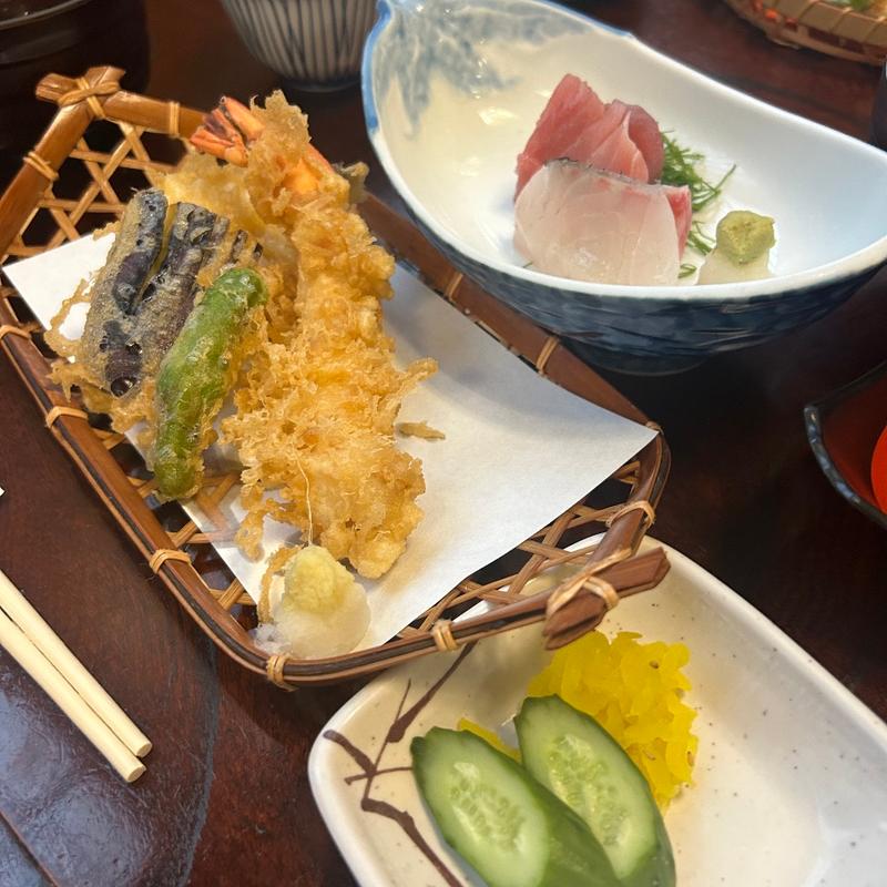 〈梅〉おさしみ・天ぷら定食(のれんと味 だるま料理店 （のれんとあじ だるまりょうりてん）)