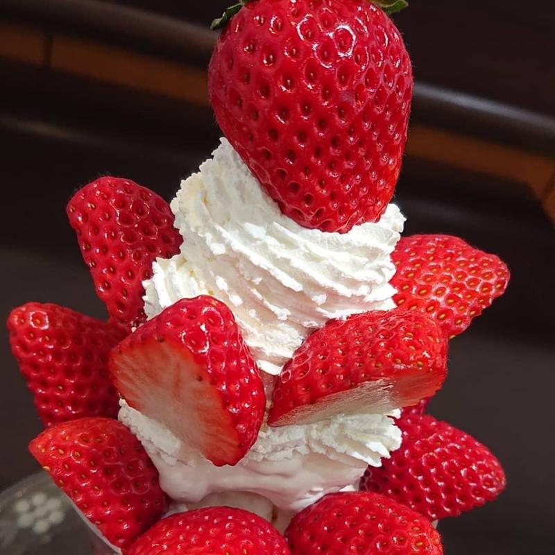 苺パフェ(フルーフ･デゥ･セゾン)