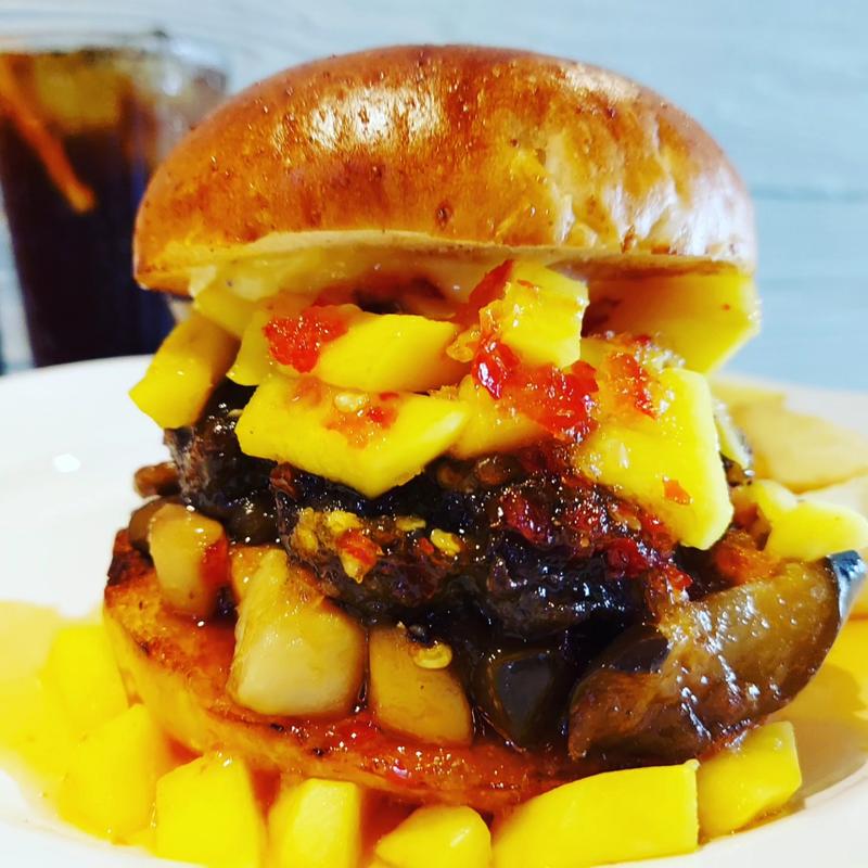 ナスとエリンギ南蛮とマンゴーバーガー(だるま珈琲)